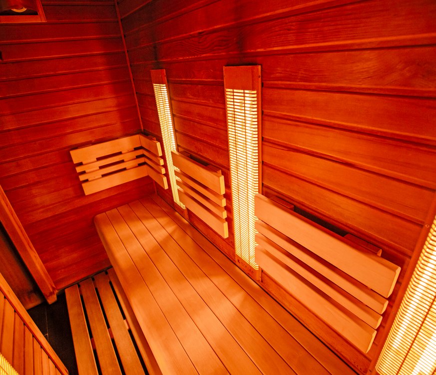 Innenraum einer Infrarot-Sauna