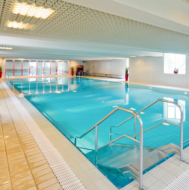 Schwimmbad mit Treppe