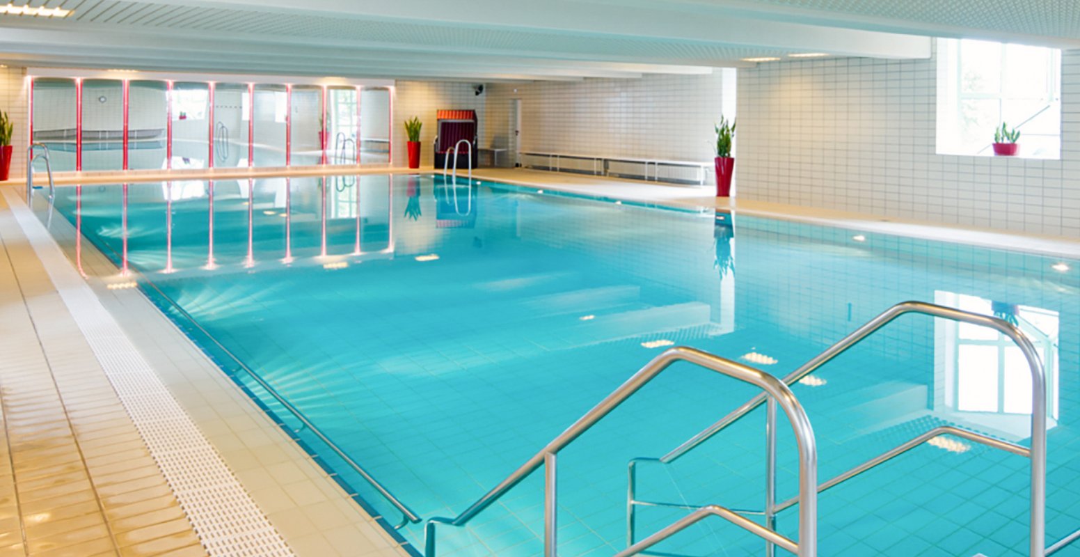 Schwimmbad mit Treppe