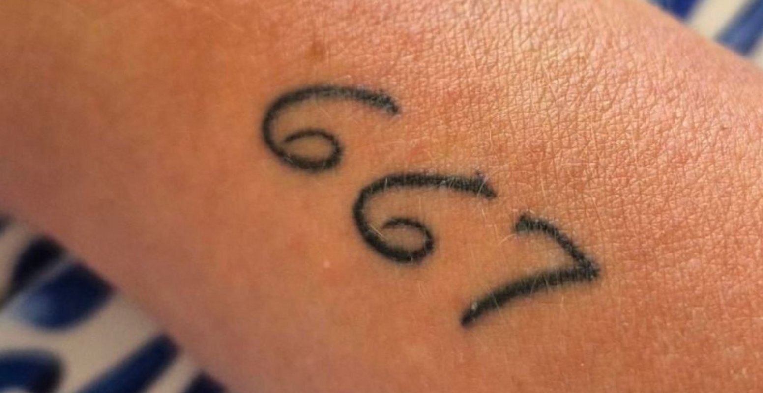 Tattoo mit der Zimmernummer